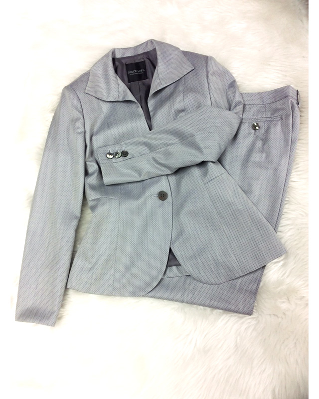 顔映りもよく、着映え力も抜群♪淡グレードットパンツスーツ<br />Smart Light Gray Pants Suit
