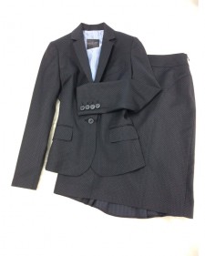 キュートな印象♪黒ドットスカートスーツ<br />Cute Black Dotted Skirt Suit