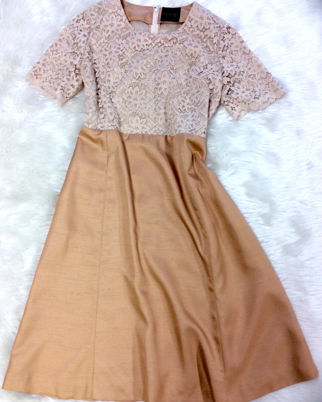 上身頃のレース使いがフェミニン♪バイカラーベージュワンピース<br />Beige Dress With Lace Bodice Will Make You Look Feminine