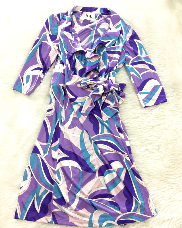 鮮やかな紫色のプッチ柄ワンピース★フリッルとフレアースカートがとても女性らしいデザイン<br />Lively Purple Dress in Parolari Fabric★The Flare Skirt and Frill Detail Are Very Feminine