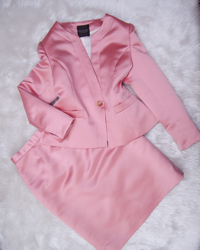 ピンクサテンジャケットとタイトスカート<br />Pink Satin Jacket & Tight Skirt