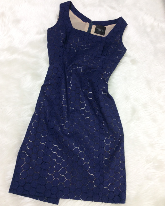 夏のフォーマルシーンにも着せるネイビーレースのワンピース♪ジャケットとのコーデで印象変更<br />Navy Lace Dress Suitable As Formal Wear too! Pair with Jacket for Stylechange