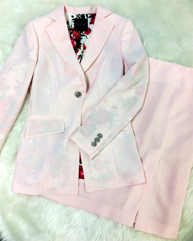 暑い季節にピッタリのスカートスーツ♪ベビーピンクの薄手生地＆個性的なフラワー柄の裏地<br />Perfect For The Hot Season♪Thin Baby Pink Fabric &　Unique Flower Lining