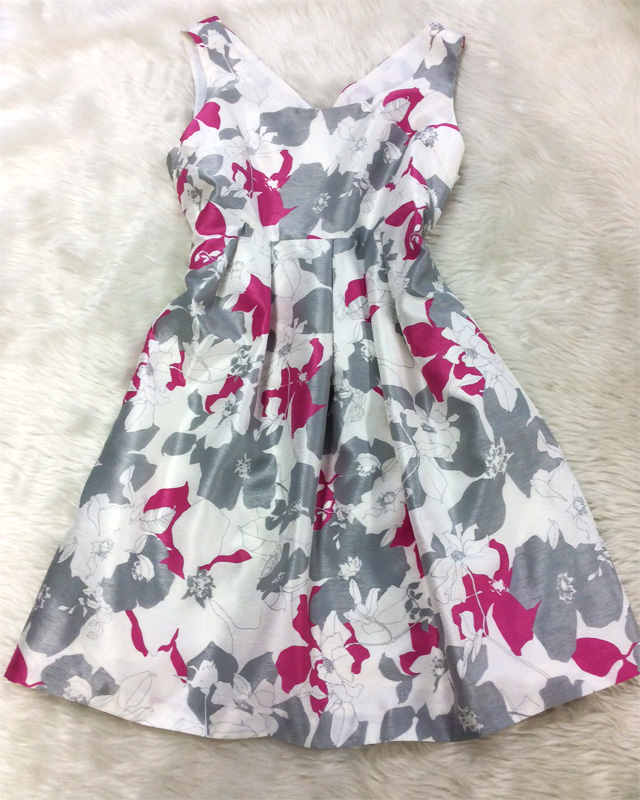 可愛らしいノースリーブワンピース★グレーとピンクの花柄生地がとても素敵<br />Cute No-sleeve Dress★Charming Gray and Pink Flower Print