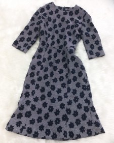 特別な日には特別なワンピース♪立体的な大きな花柄のファンシーグレー＆ブラック生地<br />Dress　for Special Occasions♪Fancy Fabric with Big Dimensional Flowers