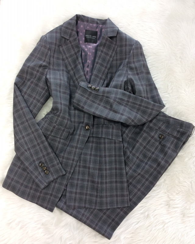 インパクトのあるタータンチェック柄のパンツスーツ♪裏地の紫ドット柄が可愛い<br />Make an Impression In Tartan Check Suit & Cute Purple Lining