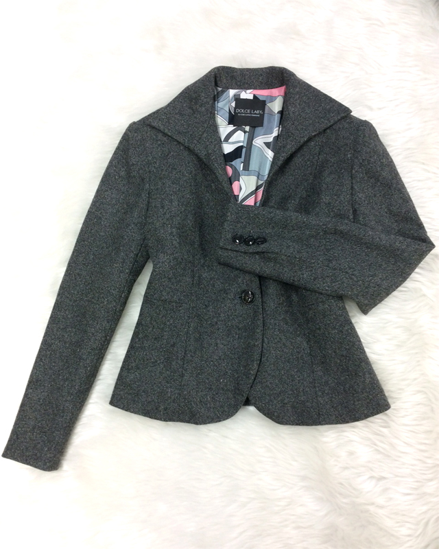 オンもオフも選ばない着回しツイードジャケット♪ショート丈＆カラー裏地もうれしいポイント<br />Tweed Jacket for Business And Leisure ♪The Short Cut and Colorful Lining Add Some Interest to the Style