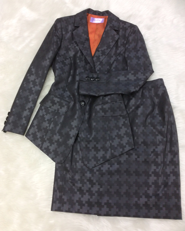 ちょっと珍しい千鳥柄♪オリジナリティのあるスカート＆ジャケットのセットスーツ<br />Not Your Everyday Houndstooth Pattern ♪Unique Skirt Suit