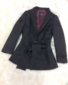 大きめのタッセルが特徴的な細身シルエットのジャケット♪<br /> This Jacket With a Big Tassel Supports A Slim Appearance