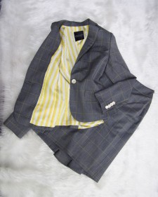 黄色格子のグレースーツｘイエローストライプ裏地で幸せ気分♪<br />Gray skirt suit x Yellow striped lining ♪ Happy feeling