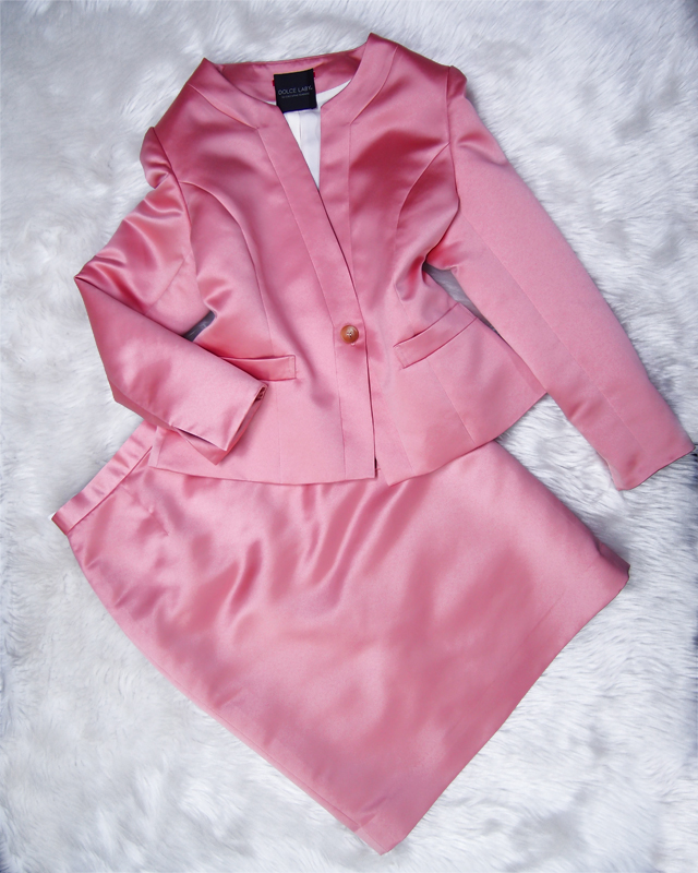 桜のような美しいピンク♪シルキー生地でノーカラジャケット＆スカートのセットスーツ<br />A Pritty Pink Just Like The Cherry Blossom♪Silky No-Collar Jacket and Skirt Set