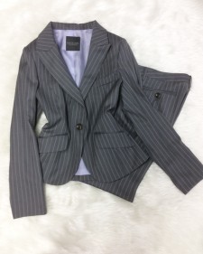 夏でも涼しい♪薄くて軽いウール&シルク生地でいつもCOOLなビジネスウーマン<br />Great for hot summer days♪Always be the cool businesswomen in this light and thin wool&silk blend fabric.