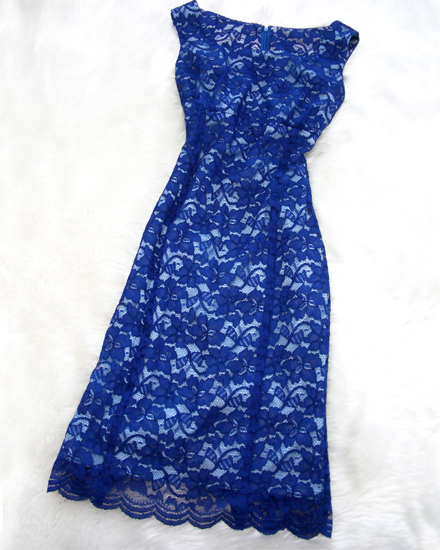 エレガントなブルーレースのワンピース★結婚式やパーティーでも大活躍<br />Elegant blue lace dress★Ideal for wedding parties and cocktail parties.