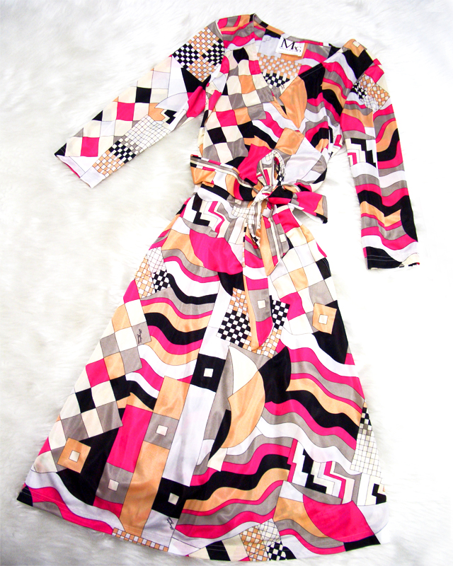 ベストセラーのプッチ柄生地でカッシュクールワンピース♪<br />A wrap dress in best selling Pucci-style Fabric