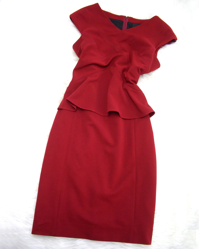 オリジナルデザインのワンピース★ウエストディテールと赤色がとても素敵<br />Custom designed dress★The waist detail and red color are fantastic!