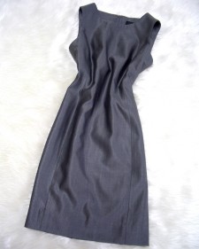 シルクワンピースには独特の高級感があり、フォーマルなワンピースにも適しています<br />A silk dress conveys a unique luxury feel and is suitable as formal wear too