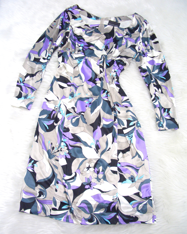 光沢があり、ブラックとパープル生地のワンピースがオシャレ<br />Black and purple fabric with a nice sheen for a stylish dress