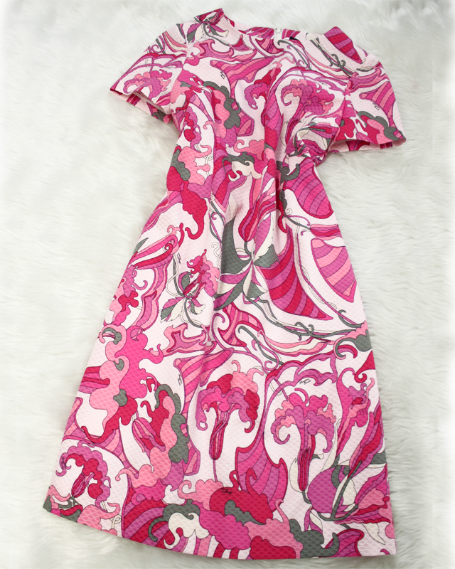 ピンク系のボタニカル柄のワンピース★<br />A pink botanical themed summer dress
