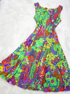 夏を楽しむ花畑のようなワンピース♪<br />Enjoy summer in a colorful dress just like a flower field