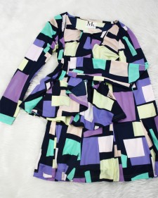 モンドリアン風幾何学柄ぺプラムカットソー＆フレアスカート♪<br />Peplum top and flare skirt in the style of Mondrian