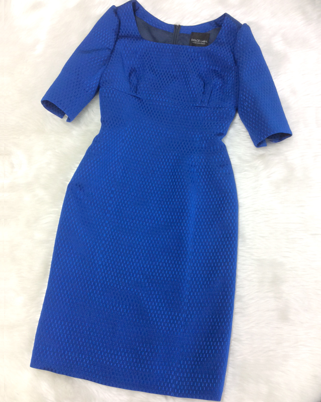 コバルトブルーのオーバルドット模様が浮かび上がるハーフスリーブワンピース<br />The 3/4 sleeve dress that Oval dot design of the cobalt blue appears