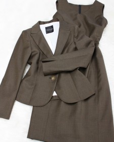 ブラウンのキュートスタイルワンピーススーツ♪/<br />Cute style dress suit of the brown.