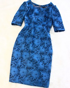 花柄プリント柄が美しい、半袖タイトワンピース/<br />The short-sleeved tight dress that a floral design printed pattern is beautiful
