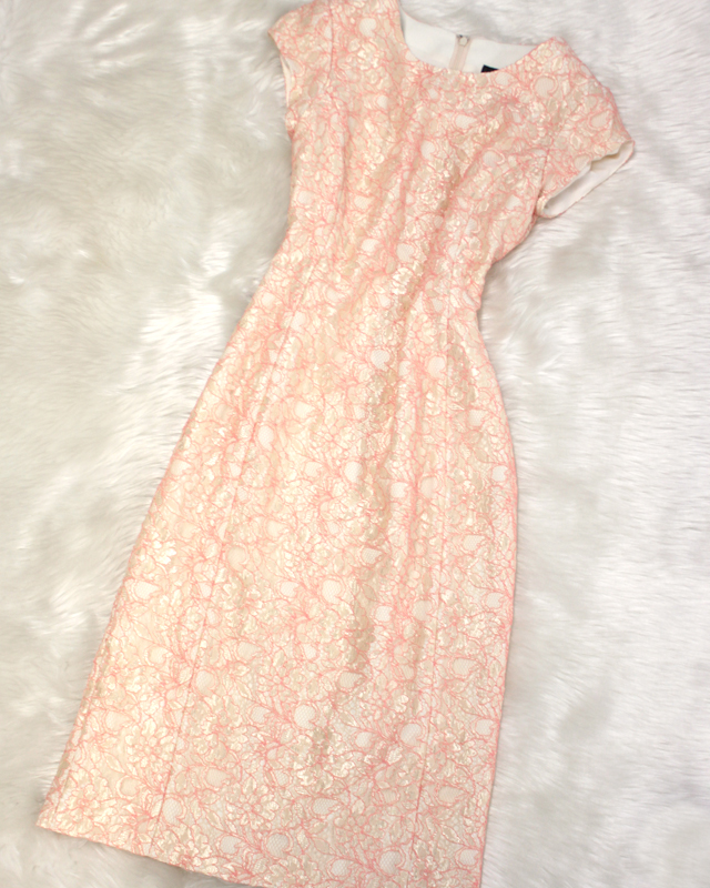春らしいピンクが可愛いいレース素材のワンピース/<br />Pink lace material dress like spring.