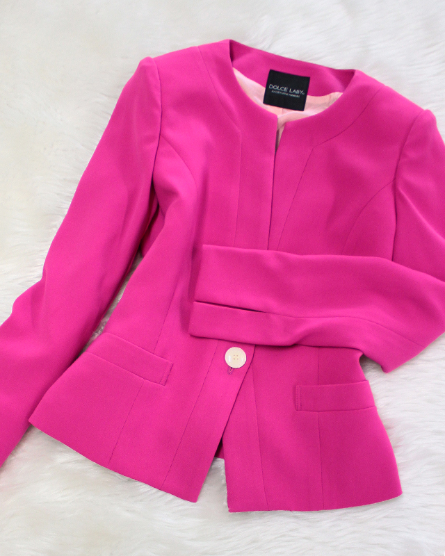 鮮やかピンクのノーカラージャケット<br />/Vivid pink wonderful jacket.