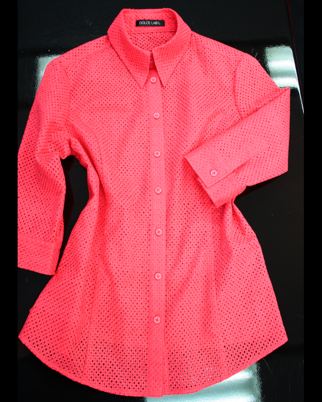 ハリのあるキレイなピンクの夏らしいメッシュブラウス/<br />Mesh blouse like the summer of the firm beautiful pink.