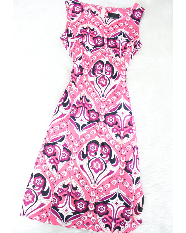 可愛らしいピンクプッチ生地のワンピース/<br />Dress of the pretty pink Pucci fabric.