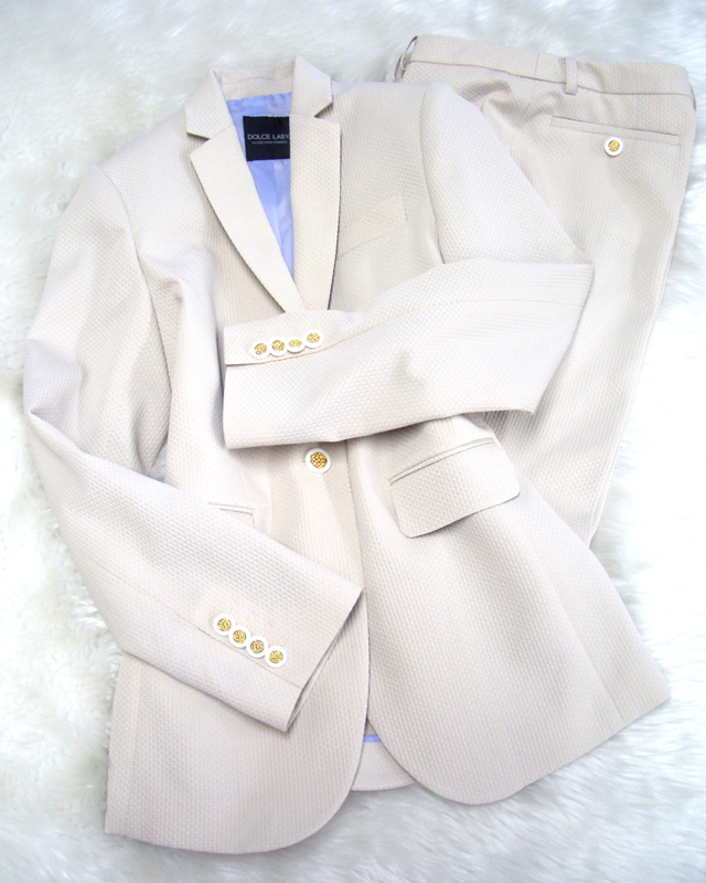 ベージュ柄パンツスーツで気分を新たに♫/<br />In beige pattern trouser suit a feeling newly