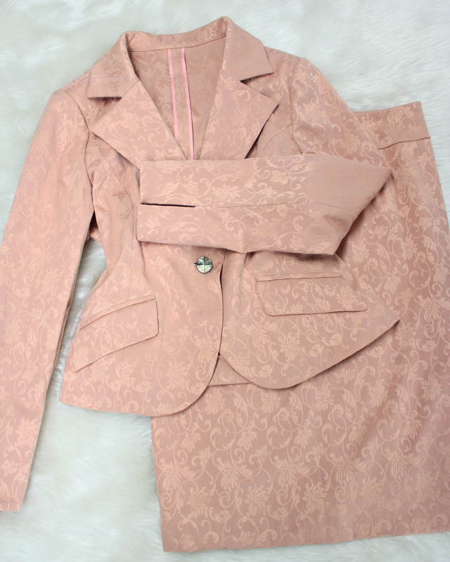 春向けに♪ピンクベージュ柄スカートスーツ/<br />For spring, it is a pink beige pattern skirt suit.