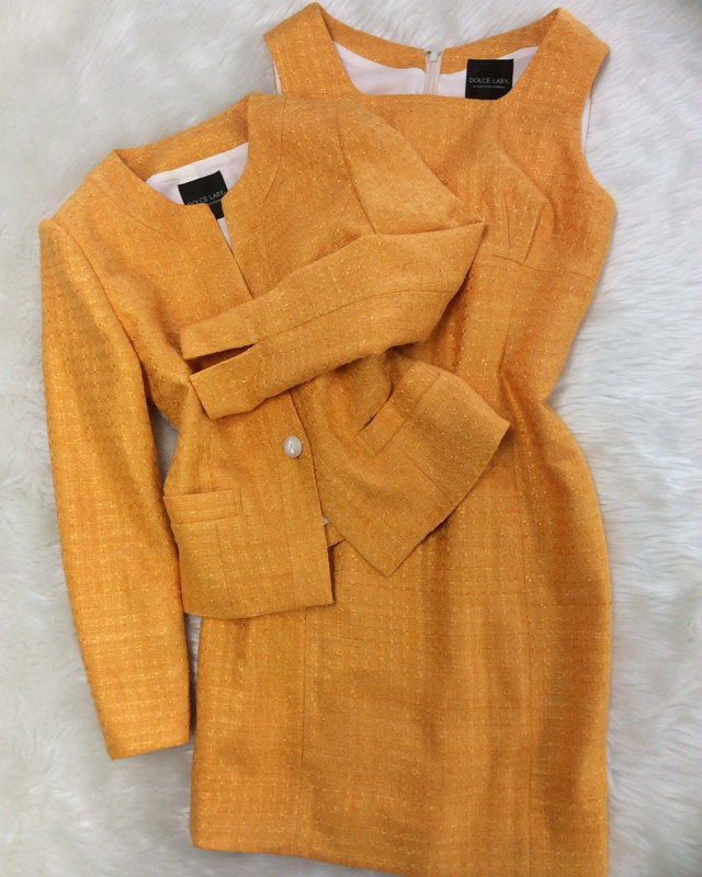 橙柄ワンピーススーツで気分も明るく/<br />I feel a bright mood with an orange handle dress suit