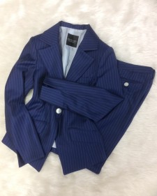 青ストライプパンツスーツ/<br />Navy blue striped pants suit