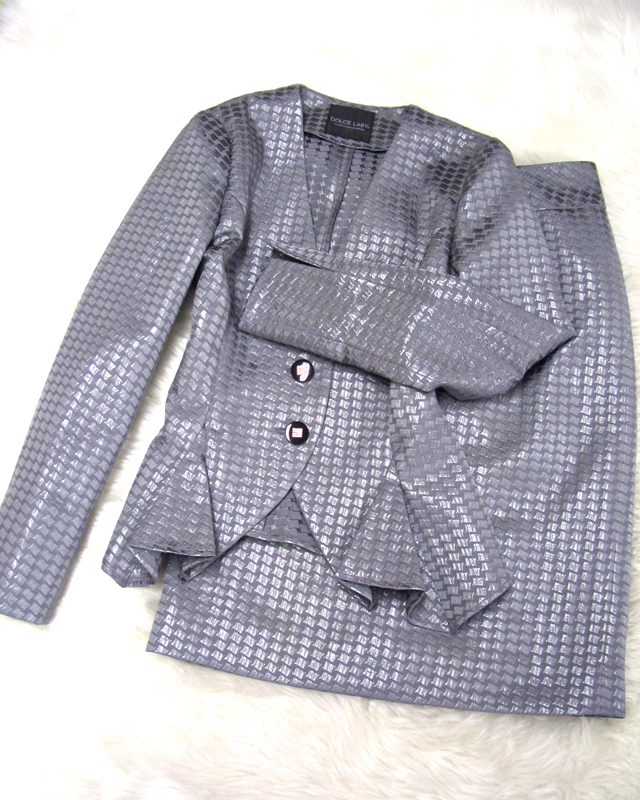 シルバー柄スカートスーツ/<br />Silver patterned skirt suit