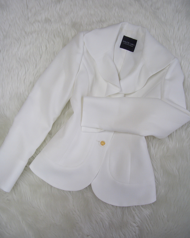 白フレアラペルジャケット/<br /> White flare lapel jacket