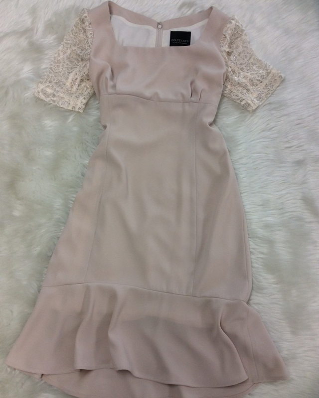 ベージュ袖レースワンピース/<br />Beige sleeve lace one-piece dress