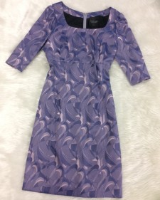 パープル柄ワンピース/<br />Purple pattern one-piece dress