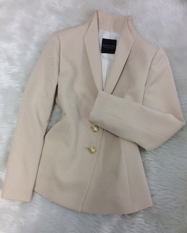 ベージュ織柄ジャケット/<br />Beige woven jacket