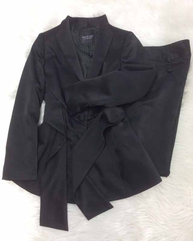 黒サテン調パンツスーツ/<br />Black satin pants suit