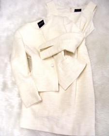 白×金ワンピーススーツ/<br />White x gold one-piece suit