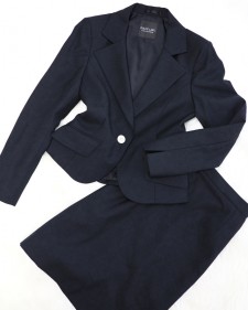 紺柄スカートスーツ/<br />Navy blue skirt suit