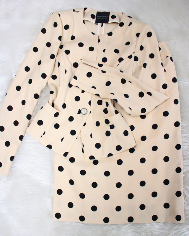 ベージュ×黒ドットスカートスーツ/<br />Beige x black dot skirt suit