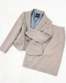 ベージュスカートスーツ/<br /> Beige skirt suit