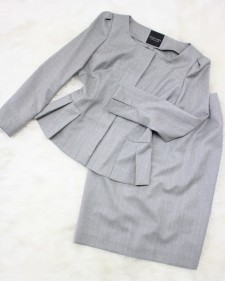 グレーペプラムスカートスーツ/<br />Gray peplum skirt suit